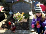 Dzieci z zerwki odwiedzaj cmentarz w Rymanowie - fot. A. Szul ::  24