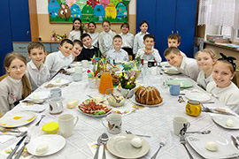 Wielkanocne śniadanie w klasach 1-3